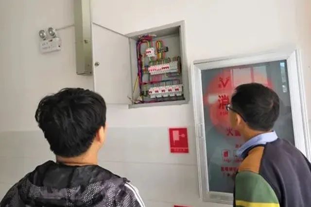 寄宿制學(xué)校火災(zāi)預(yù)防與計(jì)算機(jī)房維護(hù)服務(wù) 智慧校園的安全守護(hù)之道
